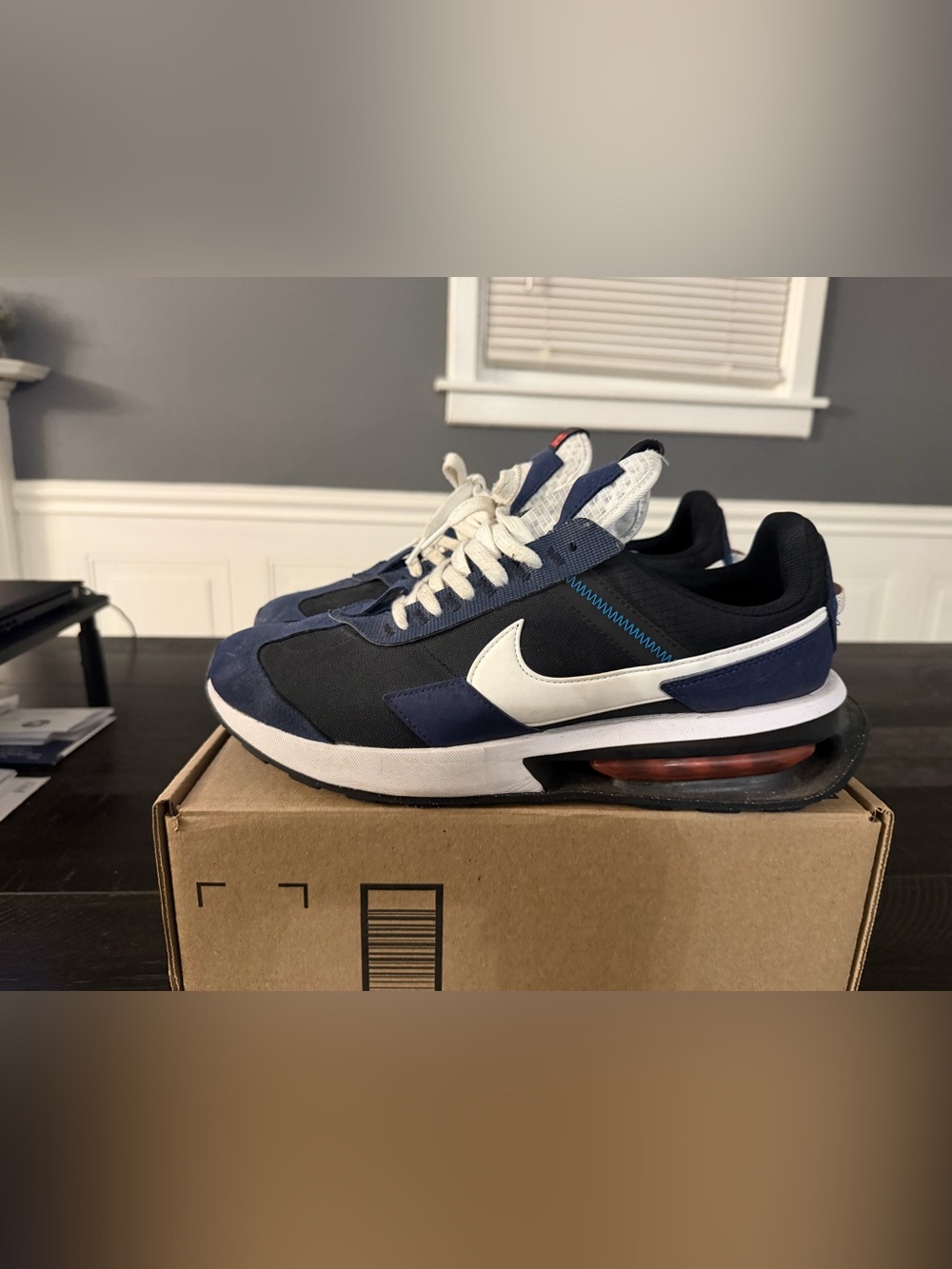 Nike Men's Black & Navy Sneakers with White Swoosh